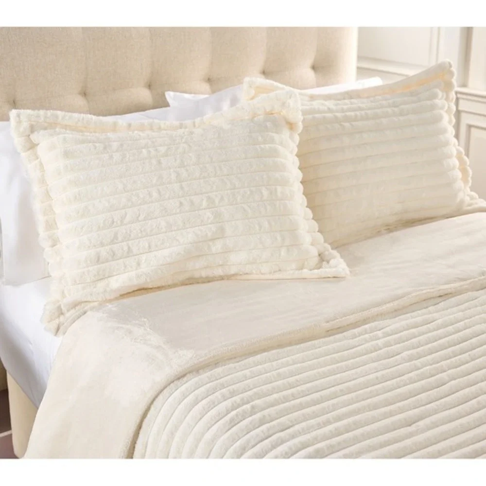 Berkshire Jacquard Fur & Velvetsoft Coverlet Set - King‎ Size Ivory